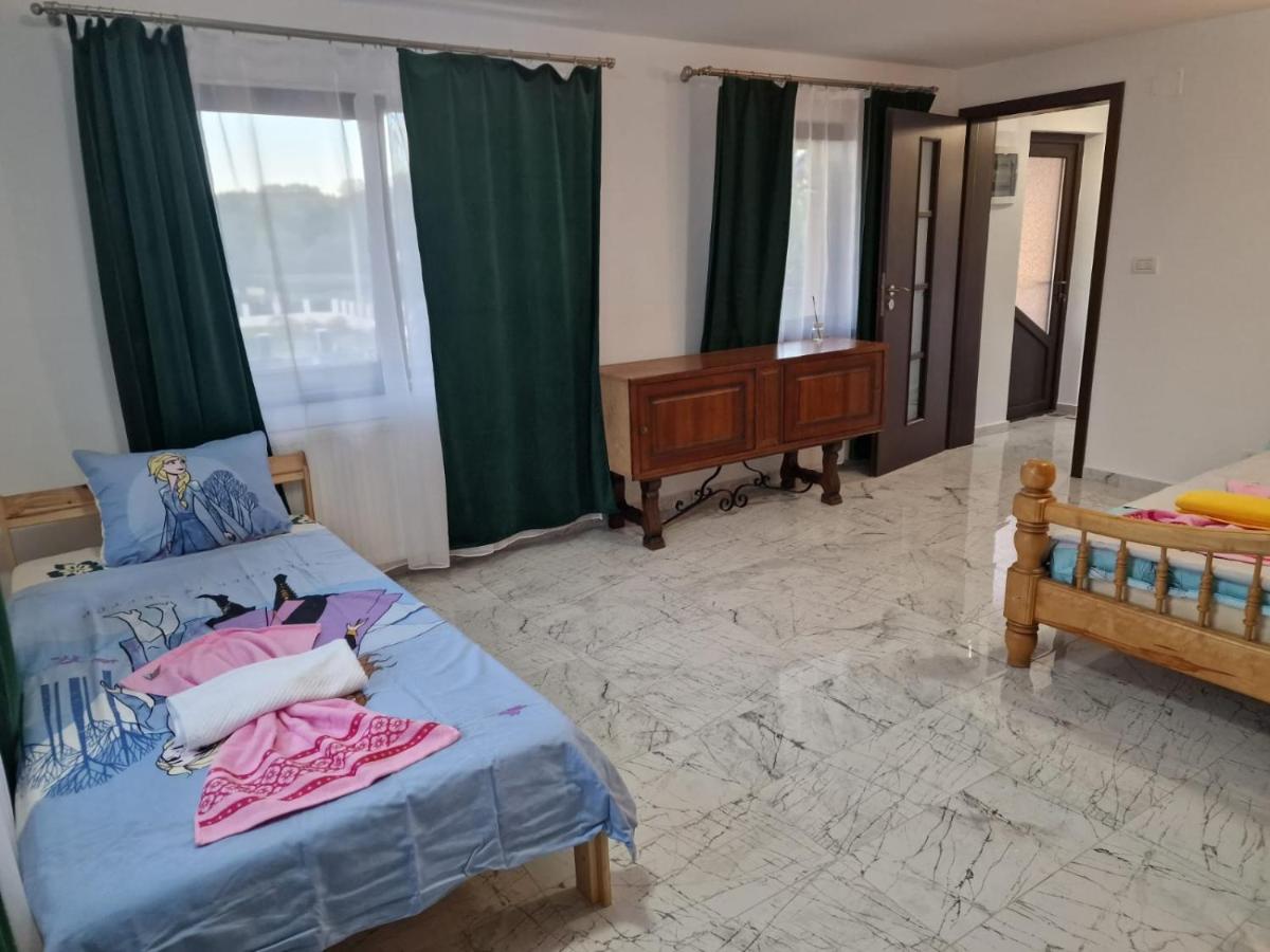 Casa Iuliana Hotel Horezu Eksteriør billede